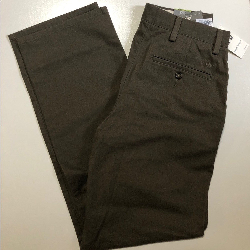 Dockers D2 flat front khaki size 30x32